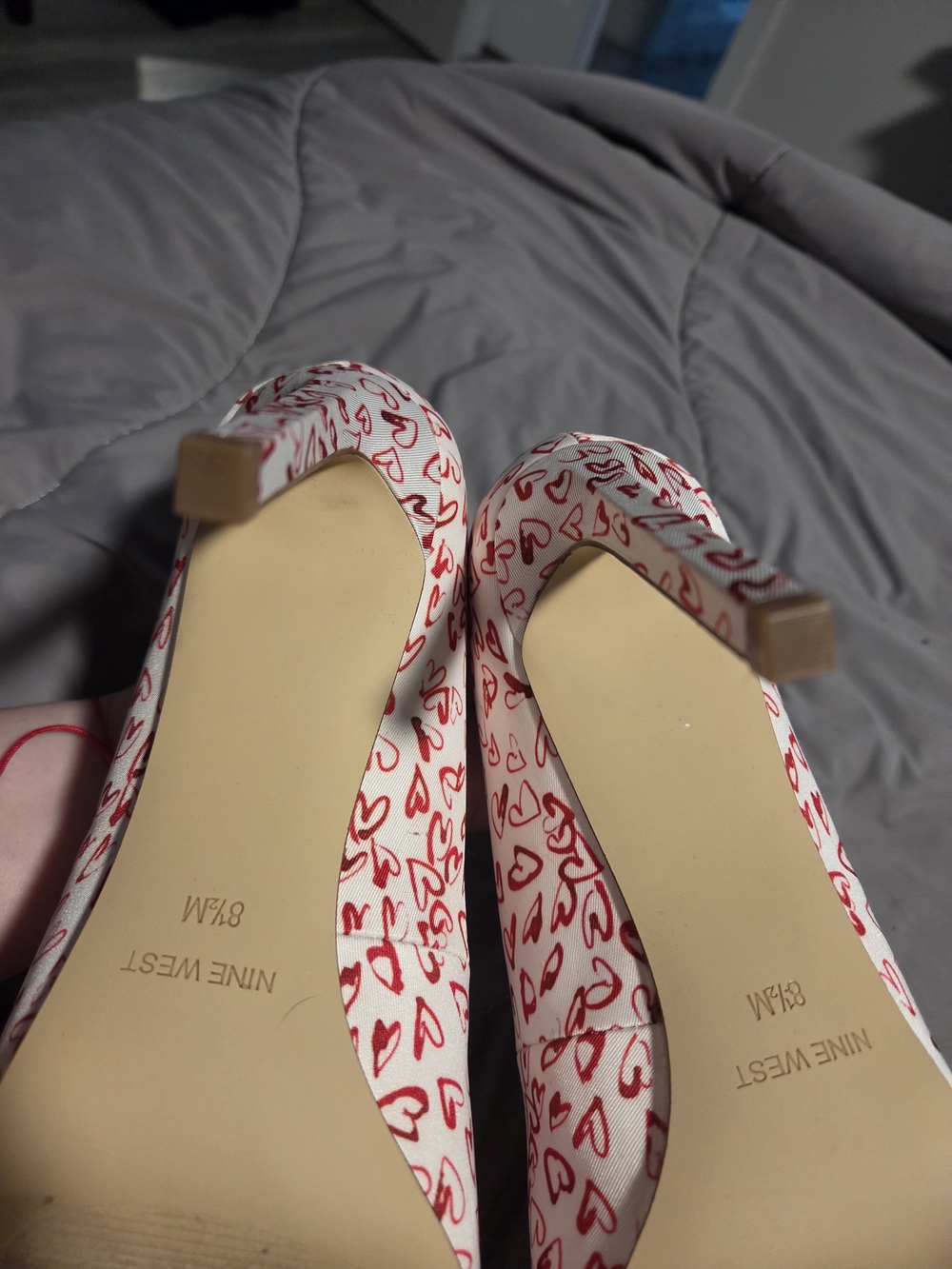 Nine West Women's White Pumps with Red Heart Print - Picture 4 of 6